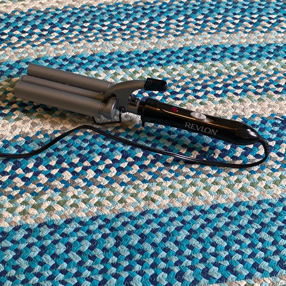 Revlon Other - Revlon Crimping iron for small crimp curls